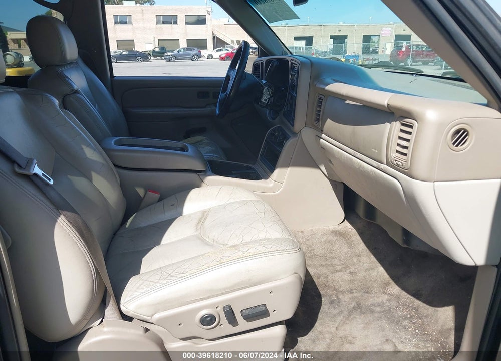 2005 CHEVROLET TAHOE LT VIN: 1GNEC13T95R197043