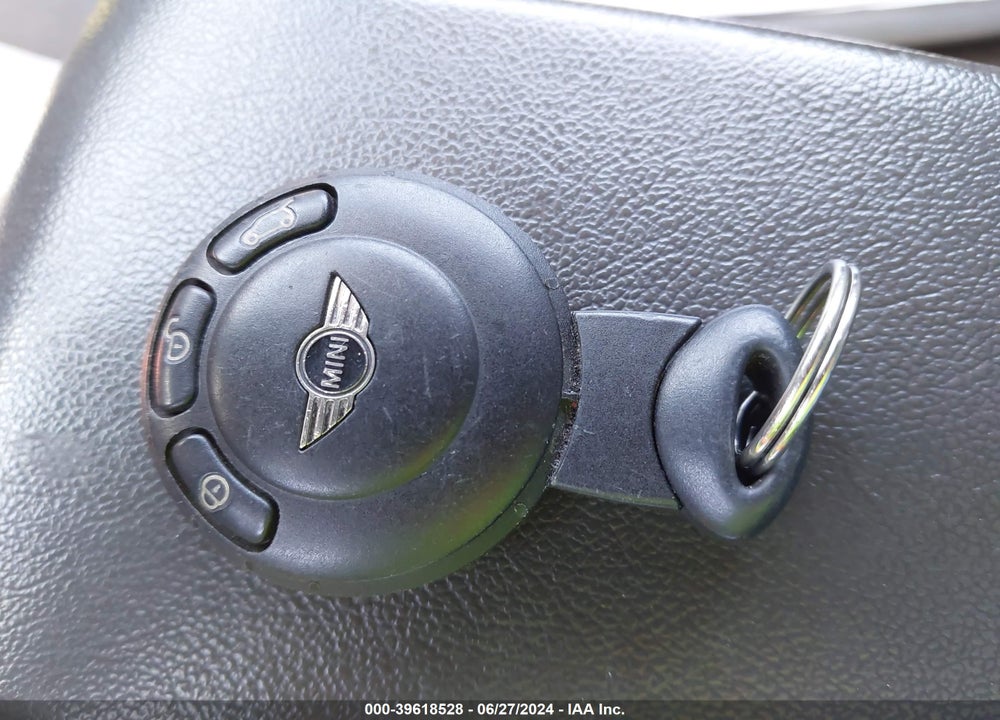 2015 MINI COUNTRYMAN COOPER S VIN: WMWZC5C51FWP42817