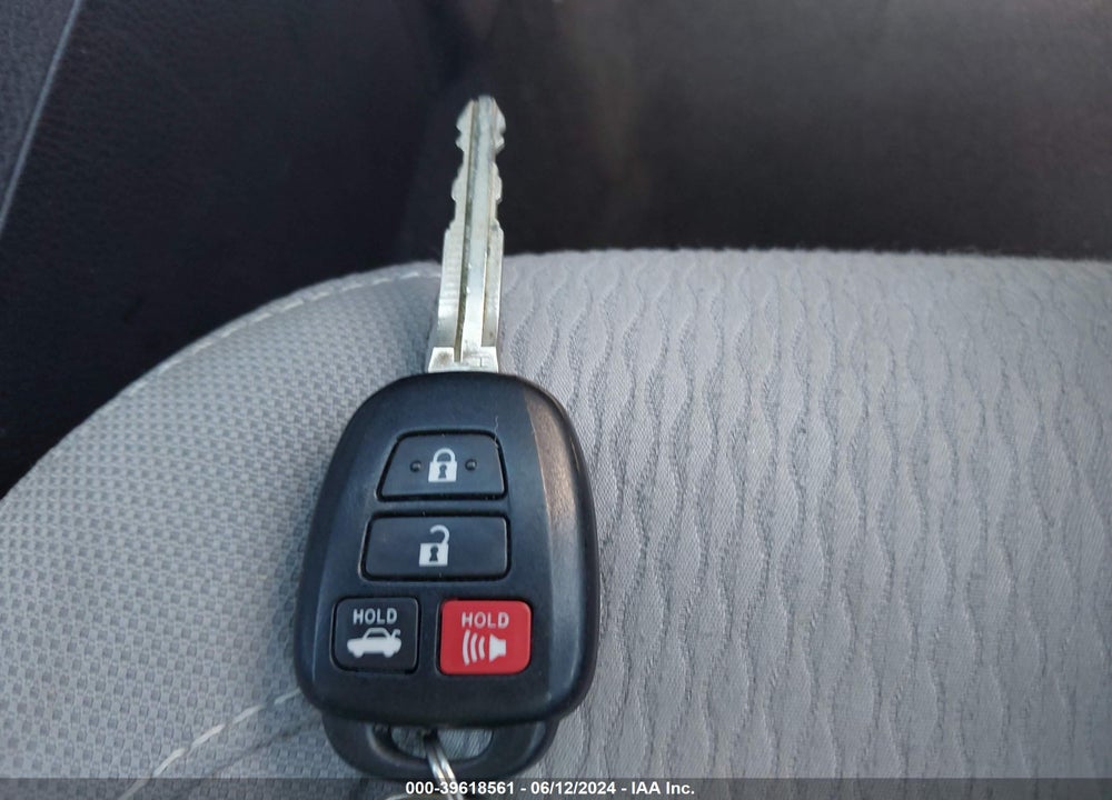 2015 TOYOTA COROLLA LE VIN: 2T1BURHE9FC278413