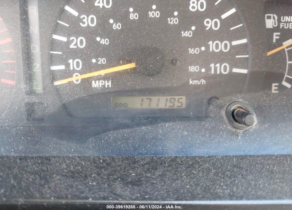 1998 TOYOTA TACOMA VIN: 4TAWM72NXWZ001527