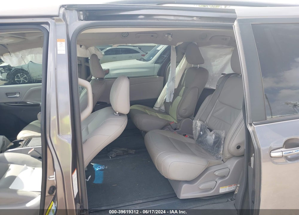 2017 TOYOTA SIENNA XLE PREMIUM 8 PASSENGER VIN: 5TDYZ3DC0HS861105