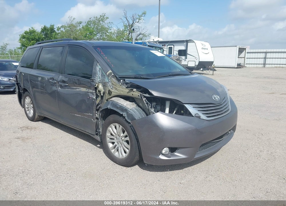 2017 TOYOTA SIENNA XLE PREMIUM 8 PASSENGER VIN: 5TDYZ3DC0HS861105