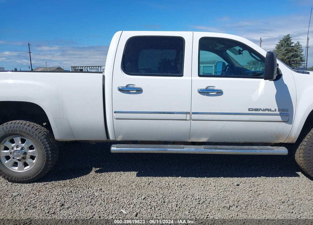 2013 GMC SIERRA 2500HD DENALI VIN: 1GT125E84DF185750