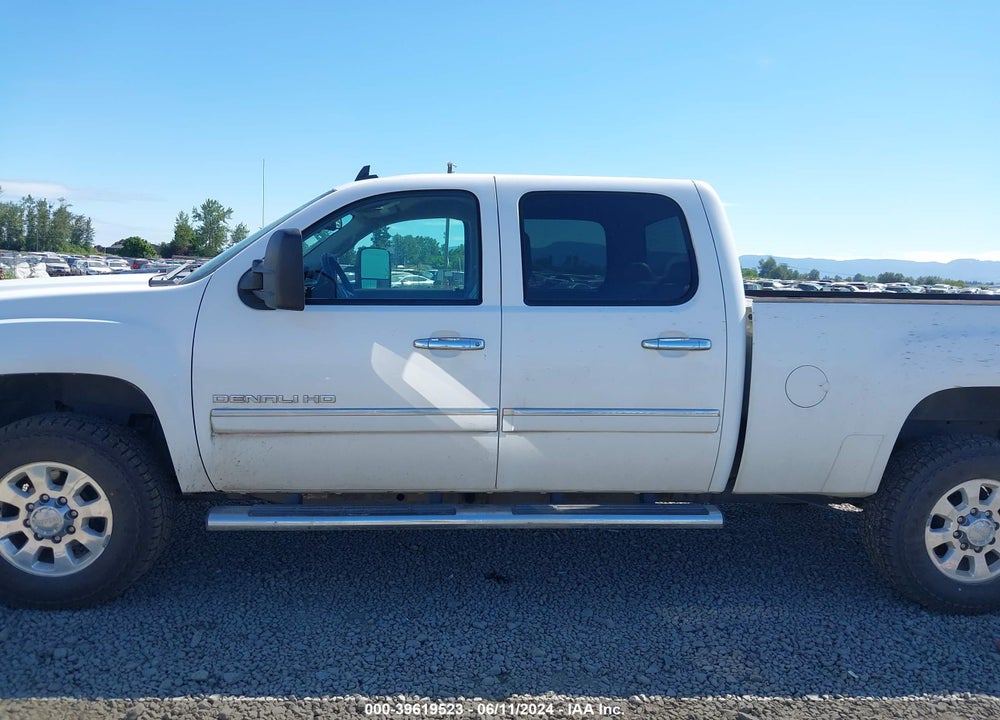 2013 GMC SIERRA 2500HD DENALI VIN: 1GT125E84DF185750