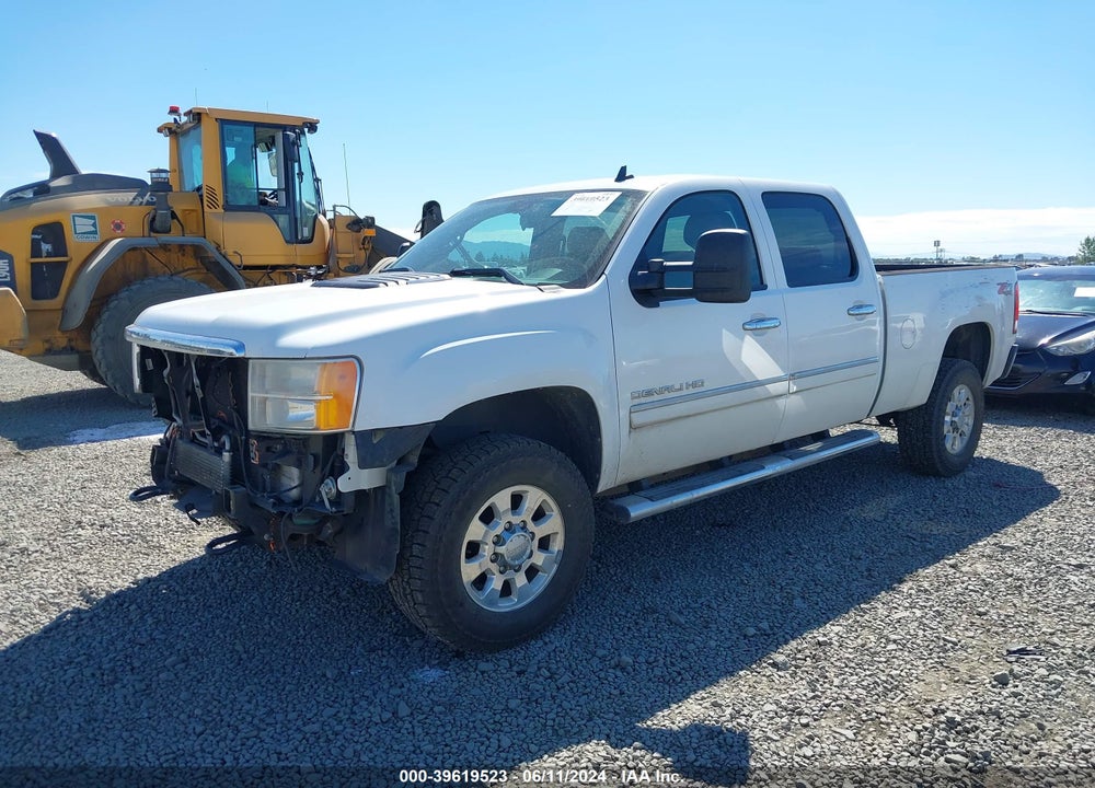 2013 GMC SIERRA 2500HD DENALI VIN: 1GT125E84DF185750