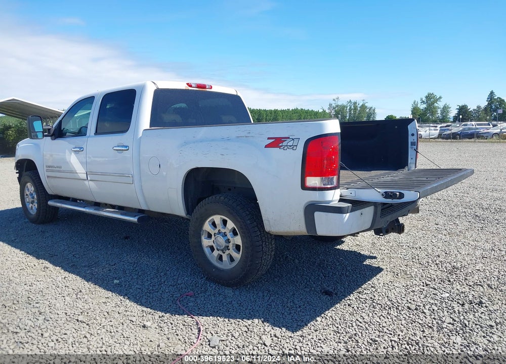 2013 GMC SIERRA 2500HD DENALI VIN: 1GT125E84DF185750