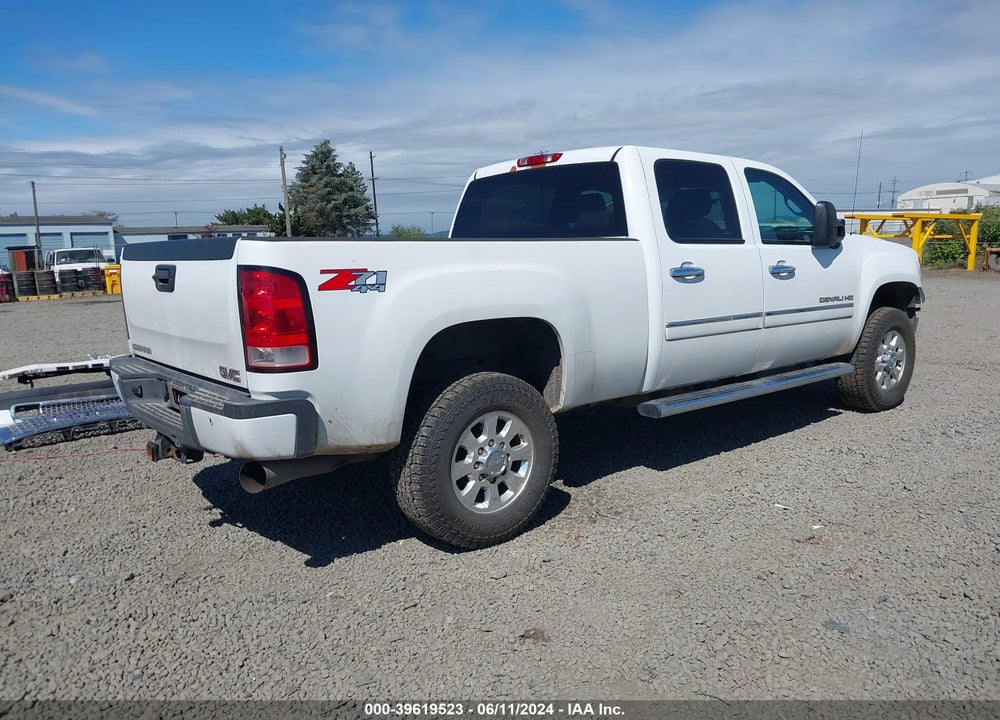 2013 GMC SIERRA 2500HD DENALI VIN: 1GT125E84DF185750