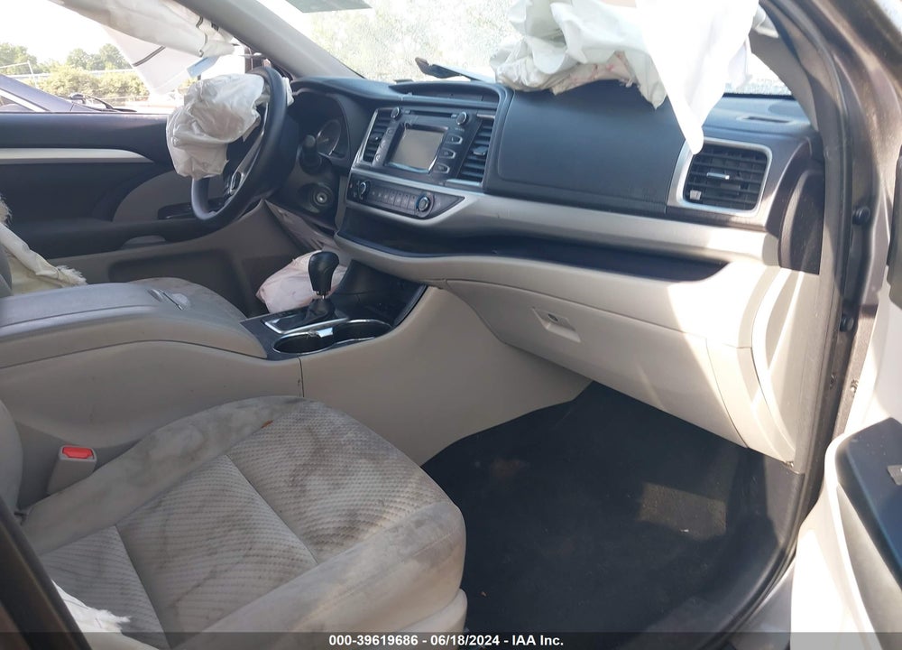 2015 TOYOTA HIGHLANDER LE V6 VIN: 5TDZKRFH8FS088885