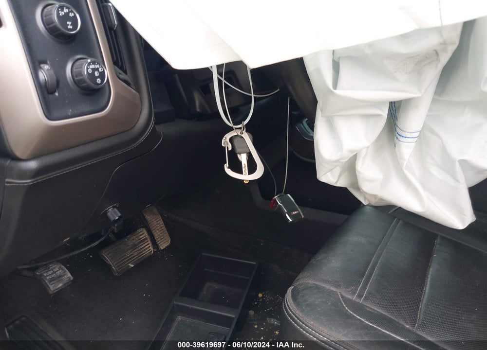2015 GMC SIERRA 2500HD DENALI VIN: 1GT120E81FF637479