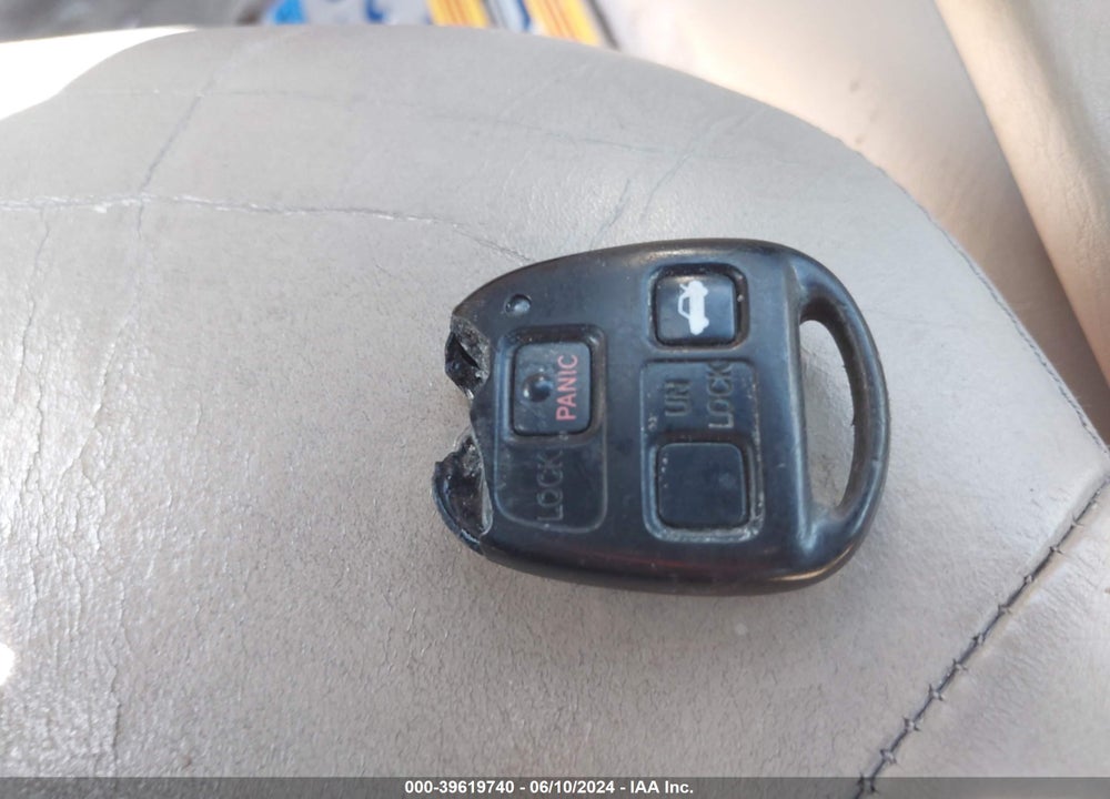 2002 LEXUS ES 300 VIN: JTHBF30G925015350