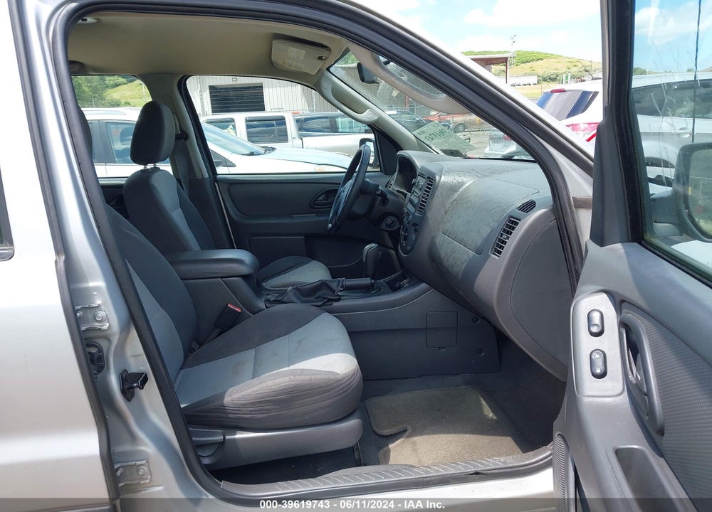 2005 FORD ESCAPE XLS VIN: 1FMYU92Z25KC06760