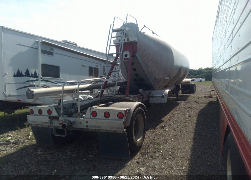 2008 TRAIL KING --- VIN: 1TKP048208B072420