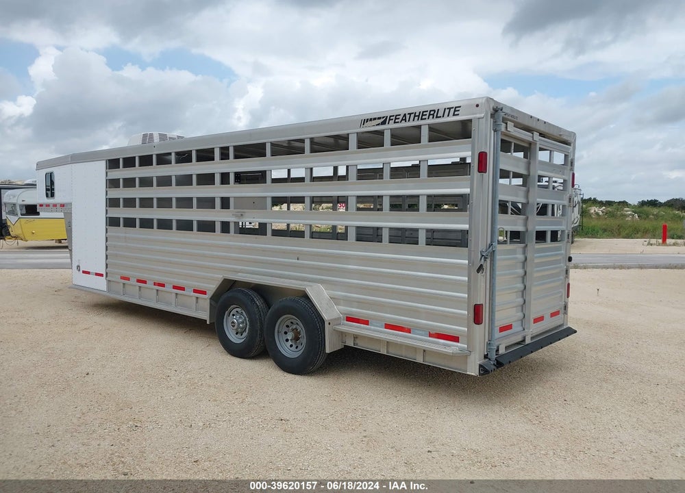2011 FEATHERLITE --- VIN: 4FGB12426BC119695