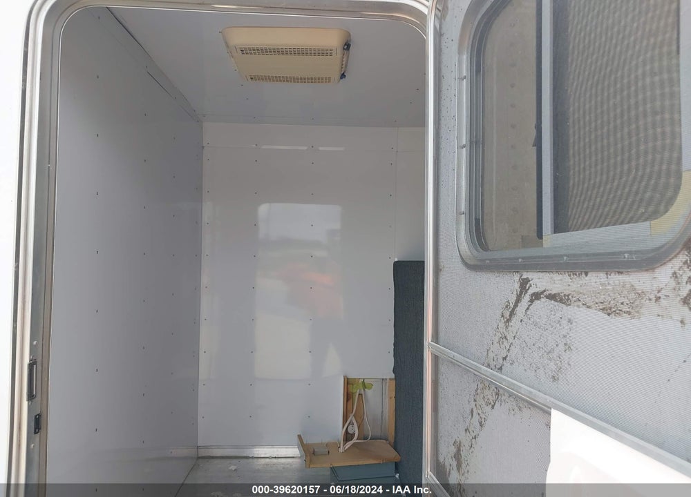 2011 FEATHERLITE --- VIN: 4FGB12426BC119695