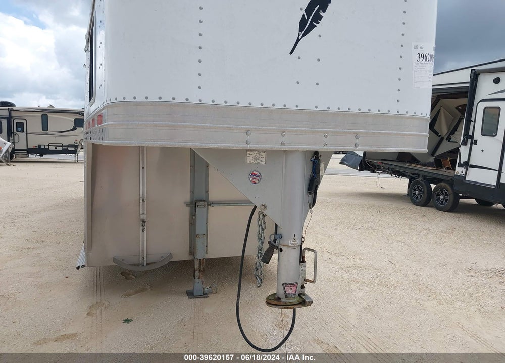 2011 FEATHERLITE --- VIN: 4FGB12426BC119695