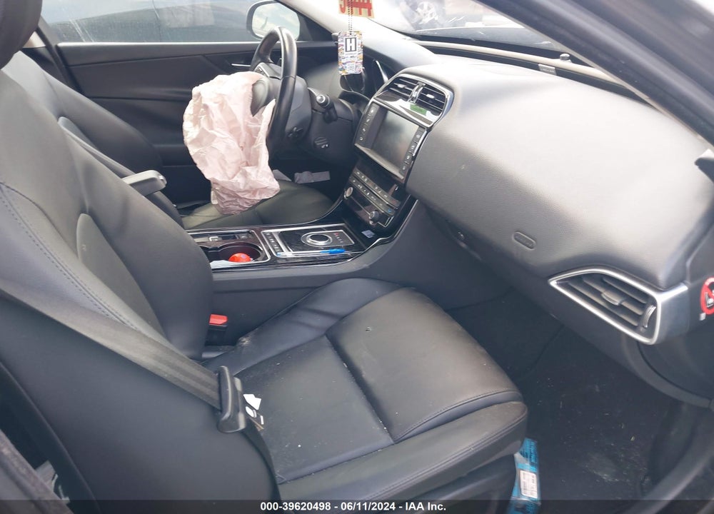 2017 JAGUAR XE 20D PREMIUM VIN: SAJAD4BN0HA952139