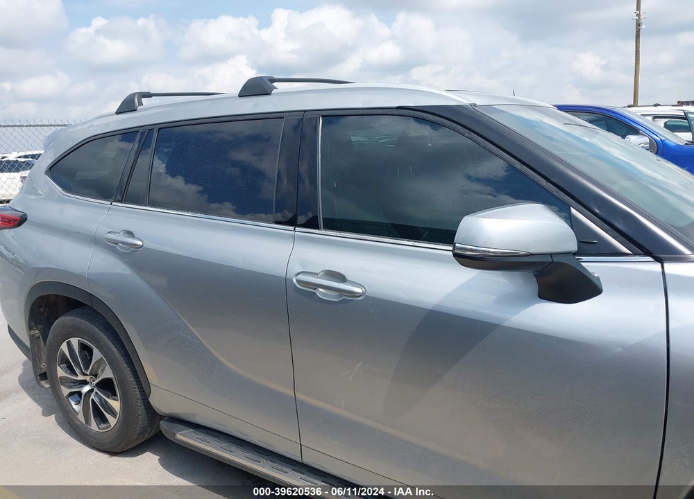 2022 TOYOTA HIGHLANDER XLE VIN: 5TDGZRAH9NS135592