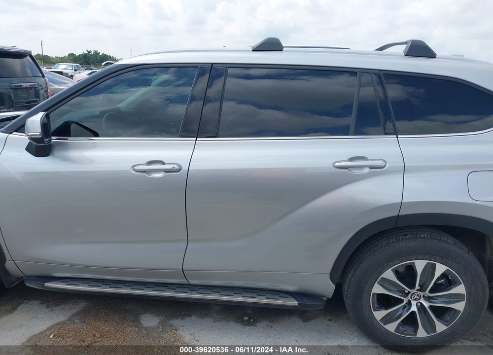 2022 TOYOTA HIGHLANDER XLE VIN: 5TDGZRAH9NS135592