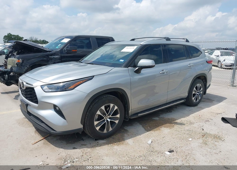 2022 TOYOTA HIGHLANDER XLE VIN: 5TDGZRAH9NS135592