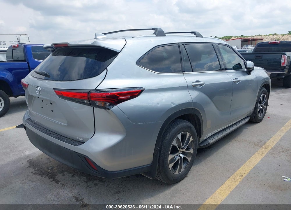 2022 TOYOTA HIGHLANDER XLE VIN: 5TDGZRAH9NS135592