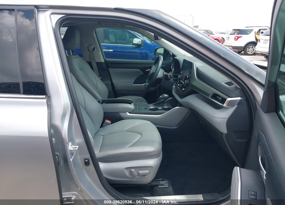 2022 TOYOTA HIGHLANDER XLE VIN: 5TDGZRAH9NS135592