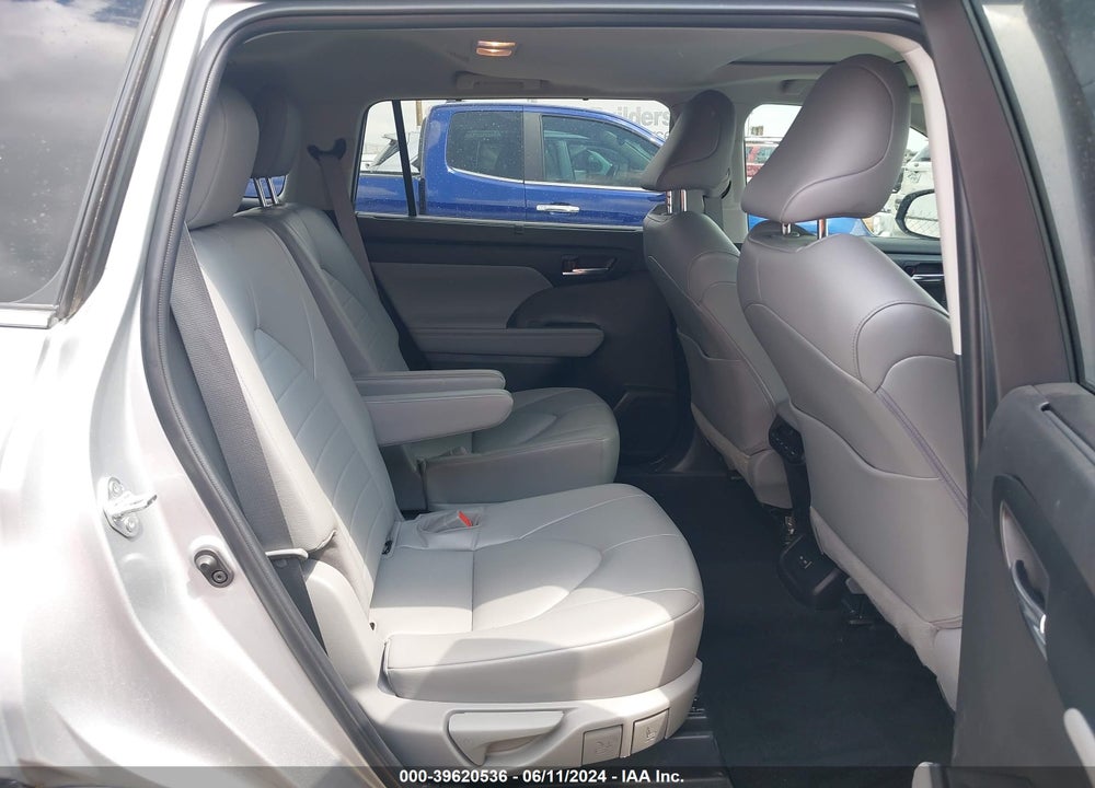 2022 TOYOTA HIGHLANDER XLE VIN: 5TDGZRAH9NS135592