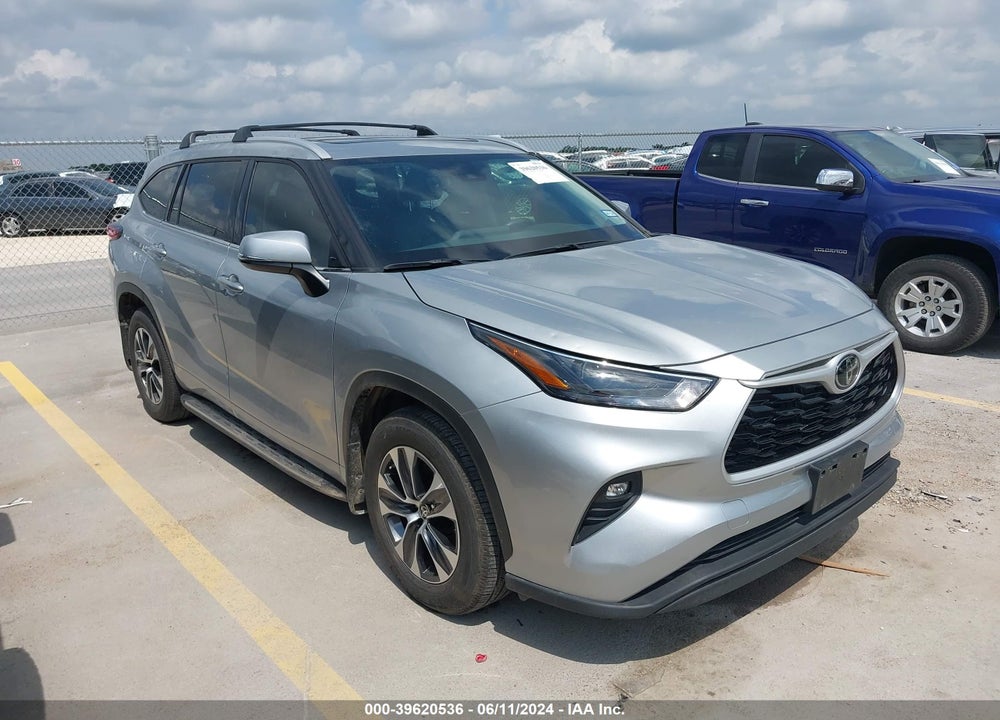 2022 TOYOTA HIGHLANDER XLE VIN: 5TDGZRAH9NS135592