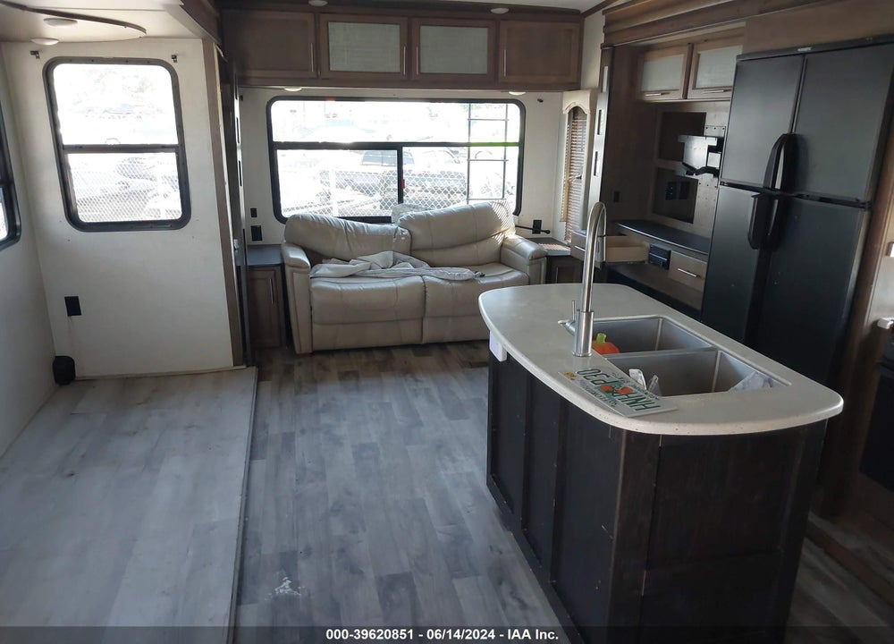 2018 KEYSTONE PREMIER VIN: 4YDF36822J2506197