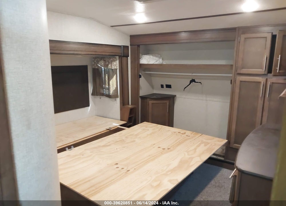 2018 KEYSTONE PREMIER VIN: 4YDF36822J2506197