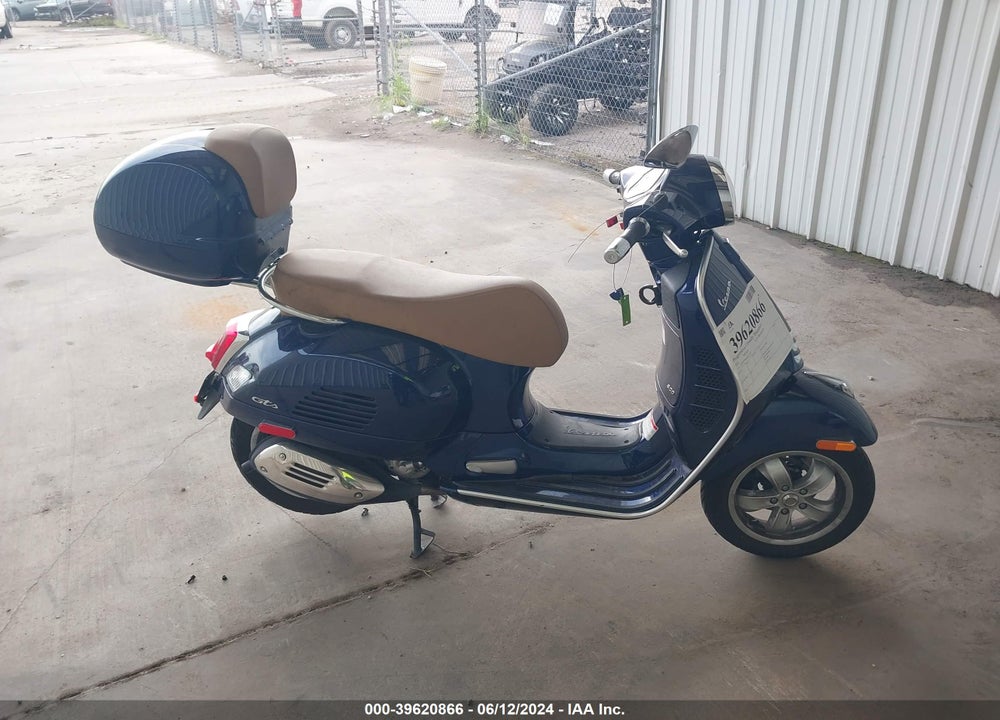 2022 VESPA GTS 300 SUPER VIN: ZAPMA39M4N5101203