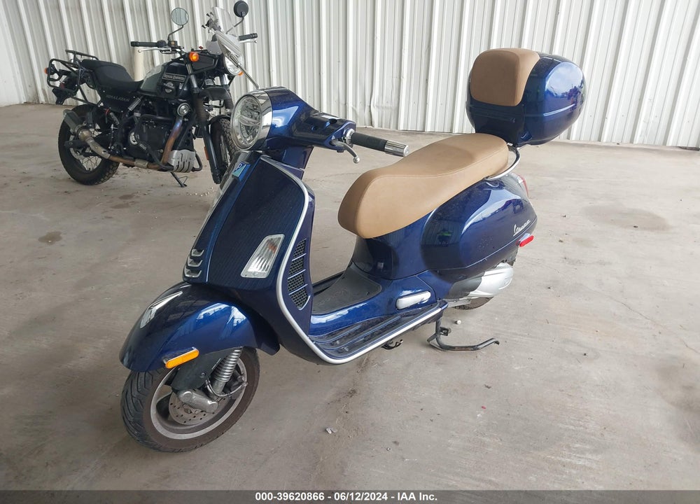 2022 VESPA GTS 300 SUPER VIN: ZAPMA39M4N5101203