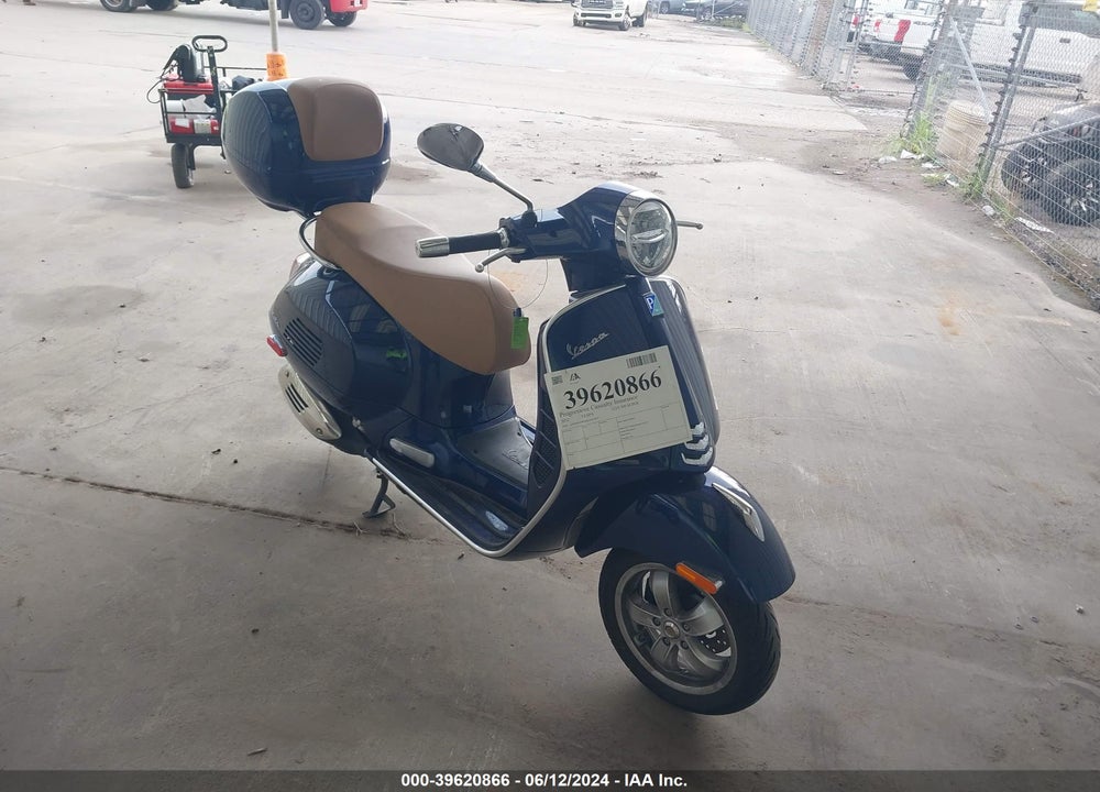 2022 VESPA GTS 300 SUPER VIN: ZAPMA39M4N5101203