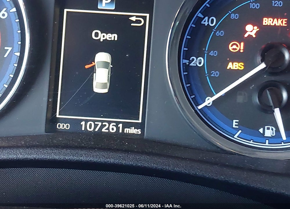 2018 TOYOTA COROLLA SE VIN: 2T1BURHE6JC039782
