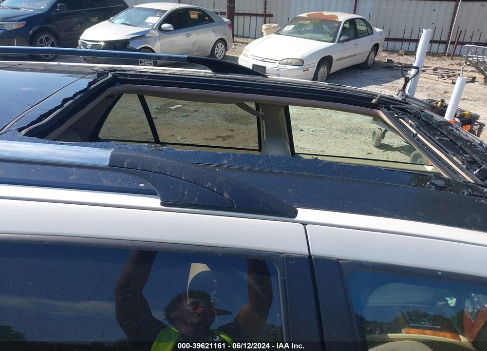 2006 CADILLAC SRX V8 VIN: 1GYEE63A860137284
