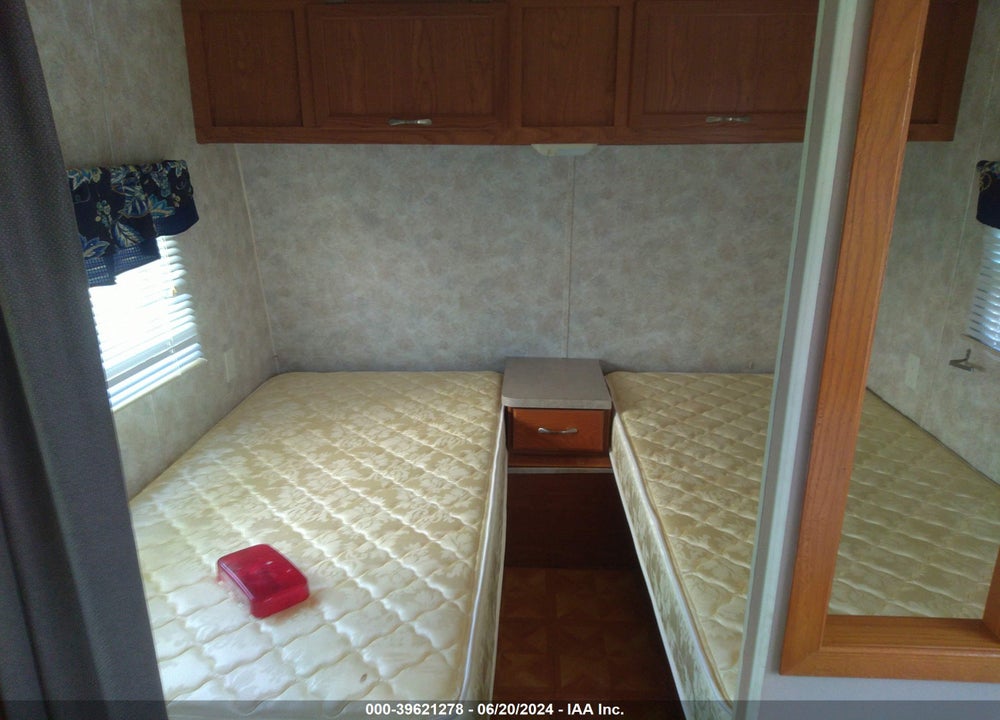 2004 COACHMEN SPIRIT VIN: 1TC2B217X41206909