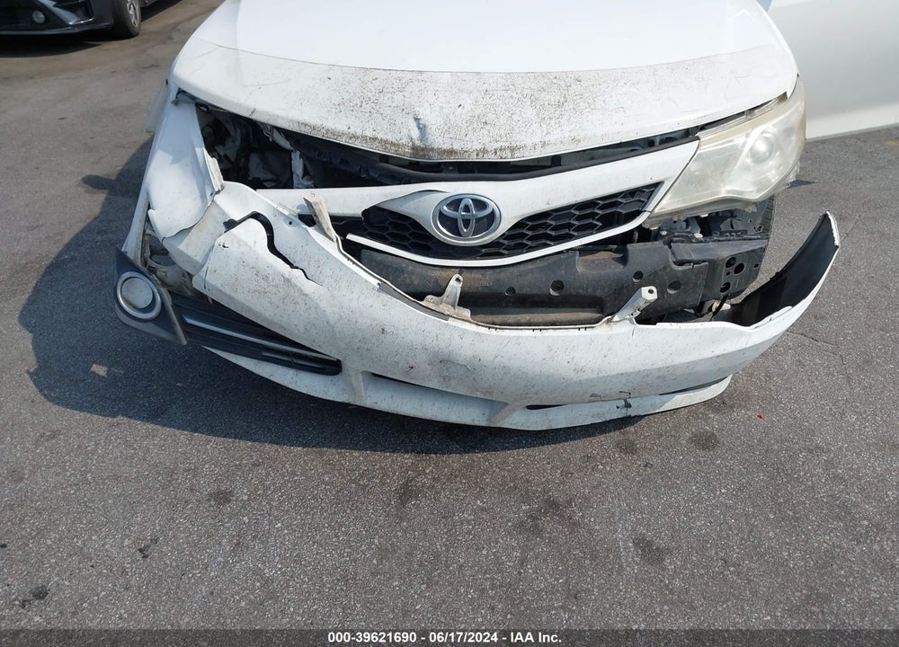 2014 TOYOTA CAMRY SE VIN: 4T1BF1FK1EU812375