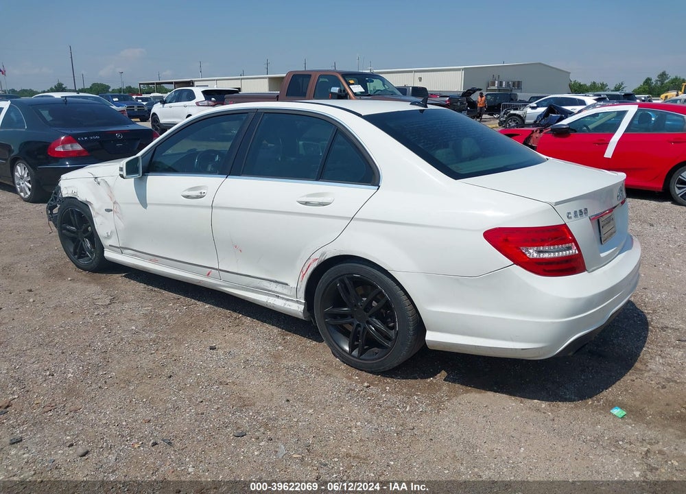 2012 MERCEDES-BENZ C 250 LUXURY/SPORT VIN: WDDGF4HB5CR218337