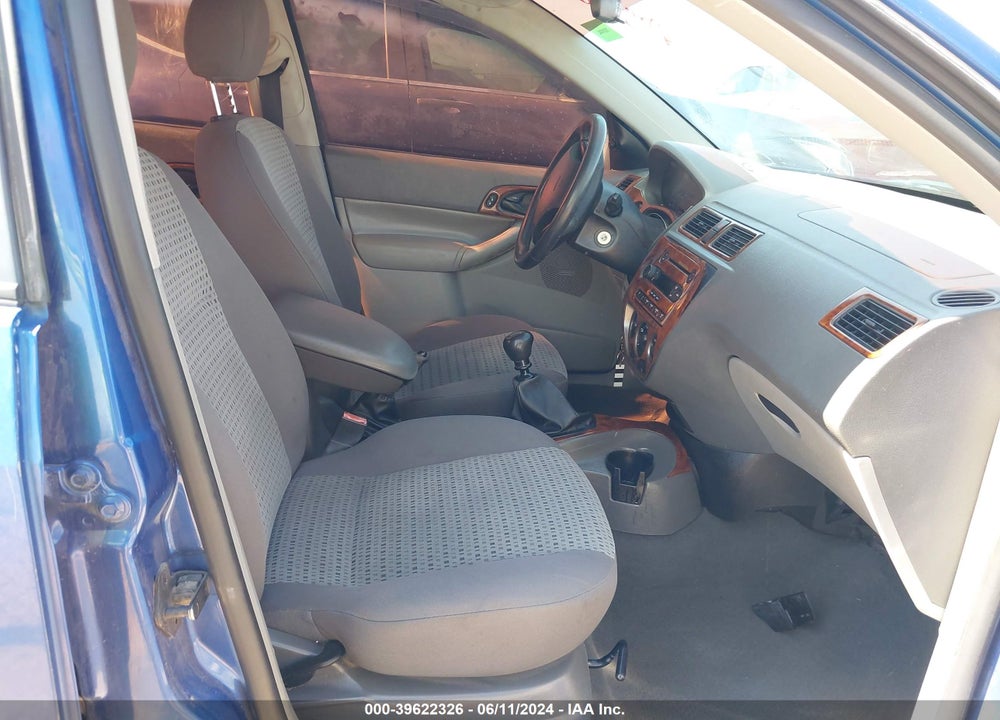 2005 FORD FOCUS ZX4 VIN: 1FAFP34N55W310281