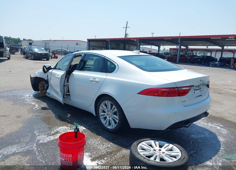 2016 JAGUAR XF 35T PREMIUM VIN: SAJBD4BV5GCY09629