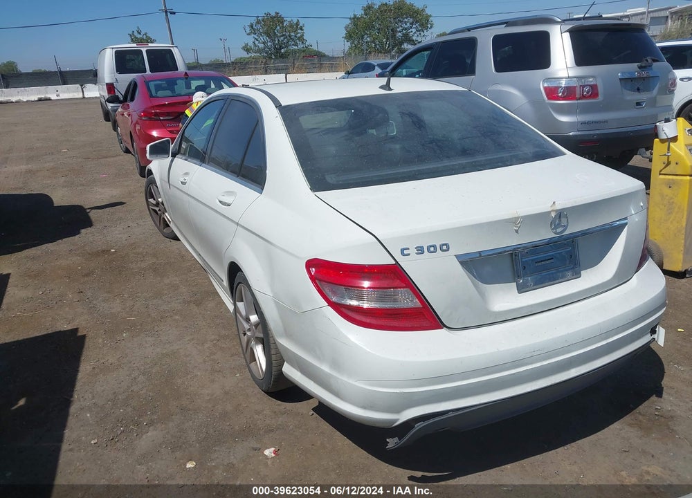 2010 MERCEDES-BENZ C 300 LUXURY/SPORT VIN: WDDGF5EB1AR110448