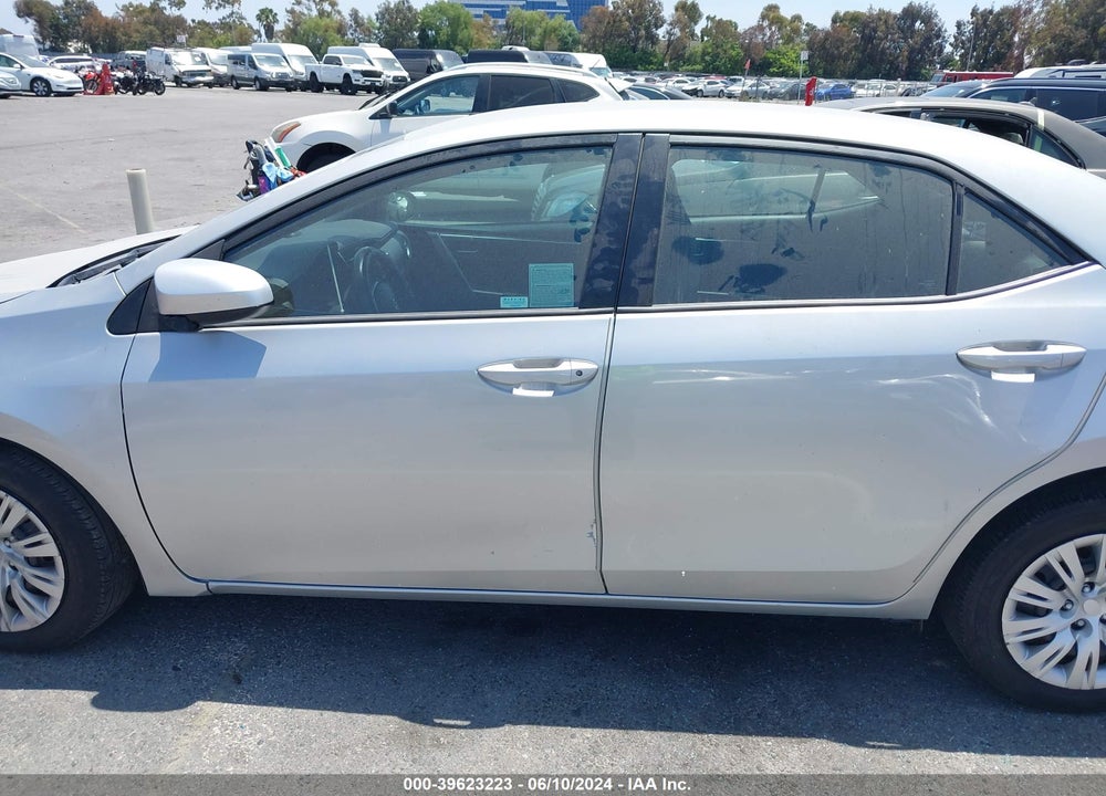 2019 TOYOTA COROLLA XLE VIN: 5YFBURHE2KP904622