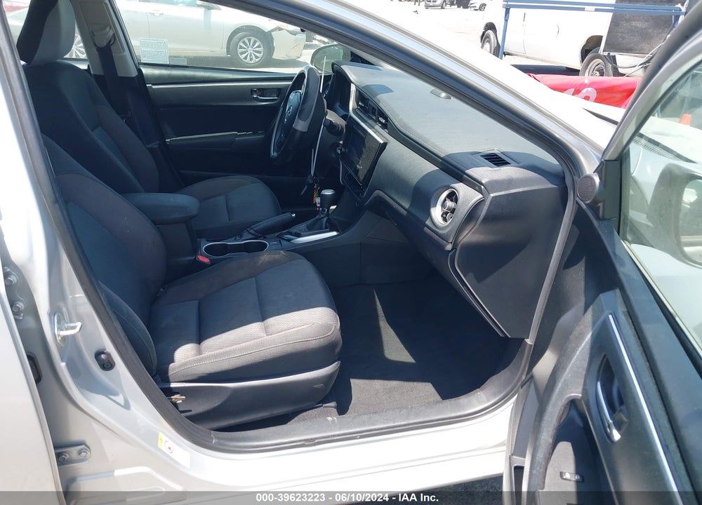 2019 TOYOTA COROLLA XLE VIN: 5YFBURHE2KP904622