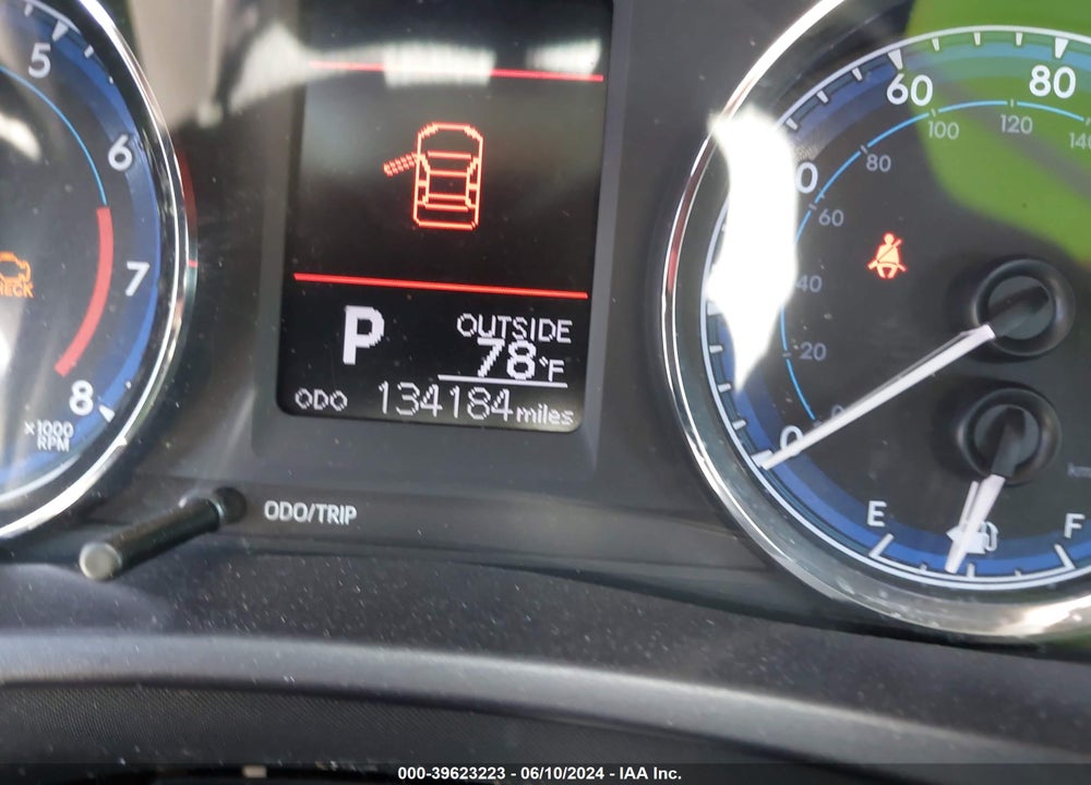 2019 TOYOTA COROLLA XLE VIN: 5YFBURHE2KP904622