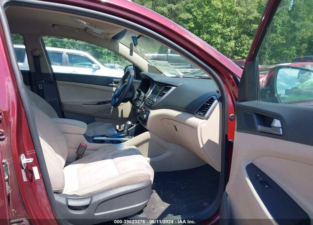 2017 HYUNDAI TUCSON SE VIN: KM8J33A49HU507400