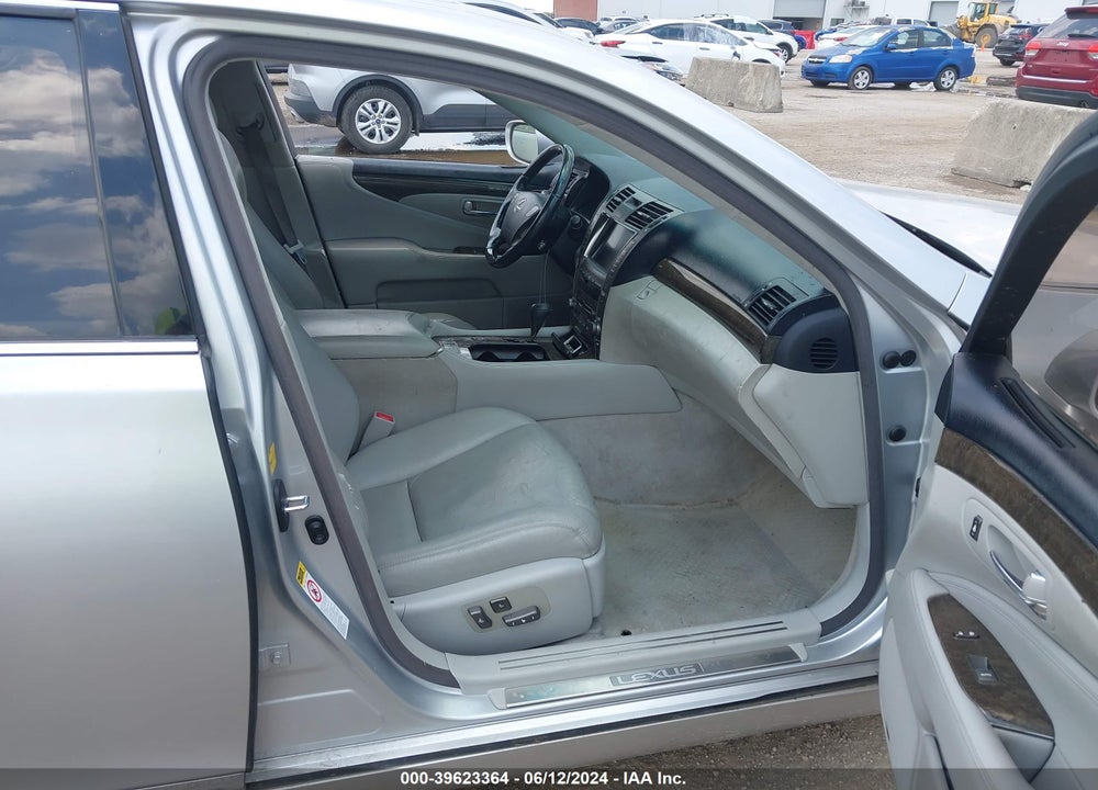 2008 LEXUS LS 460 L VIN: JTHGL46FX85020892