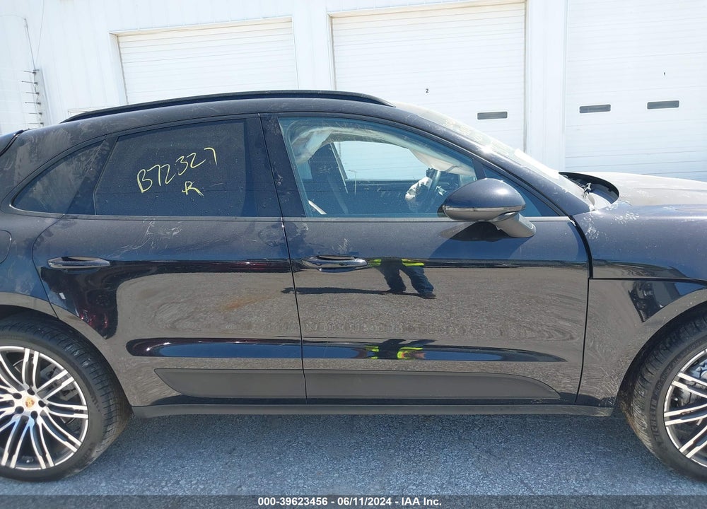 2015 PORSCHE MACAN S VIN: WP1AB2A59FLB72327