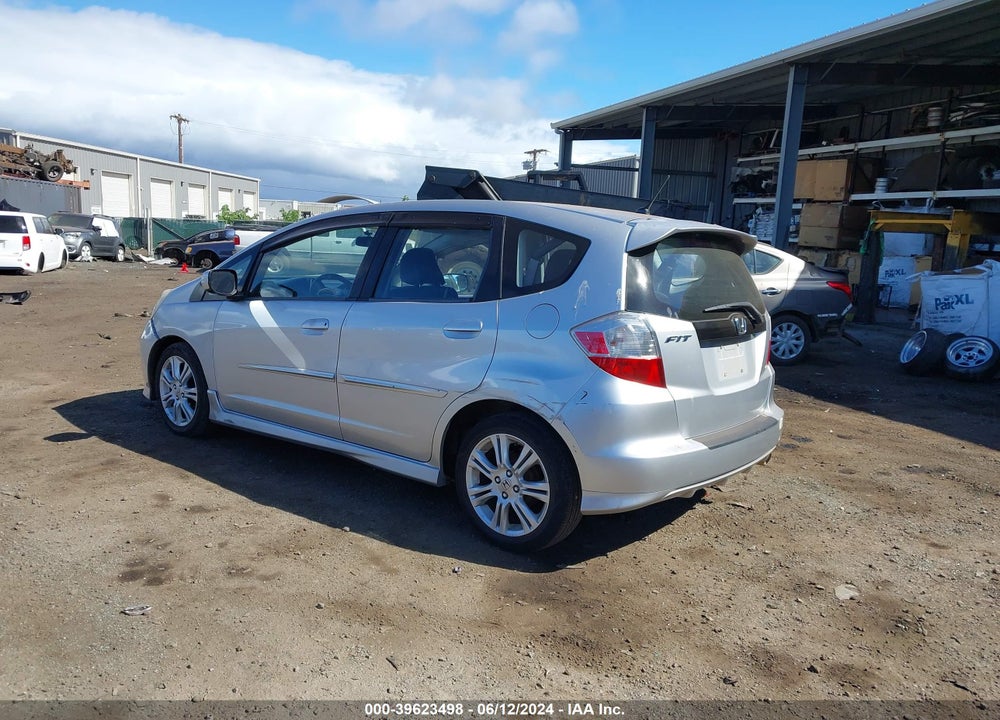 2011 HONDA FIT SPORT VIN: JHMGE8H51BC000832