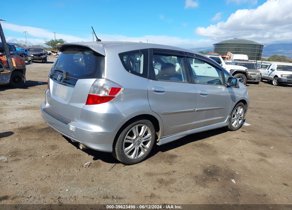 2011 HONDA FIT SPORT VIN: JHMGE8H51BC000832