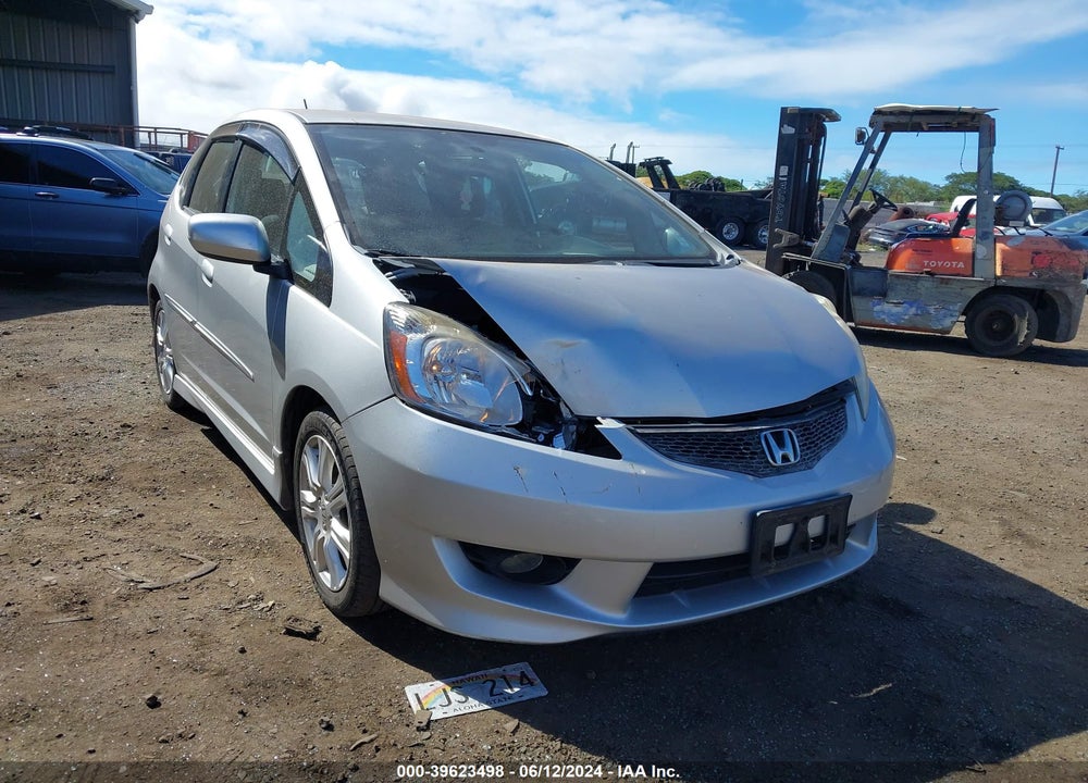 2011 HONDA FIT SPORT VIN: JHMGE8H51BC000832