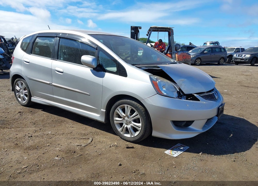 2011 HONDA FIT SPORT VIN: JHMGE8H51BC000832